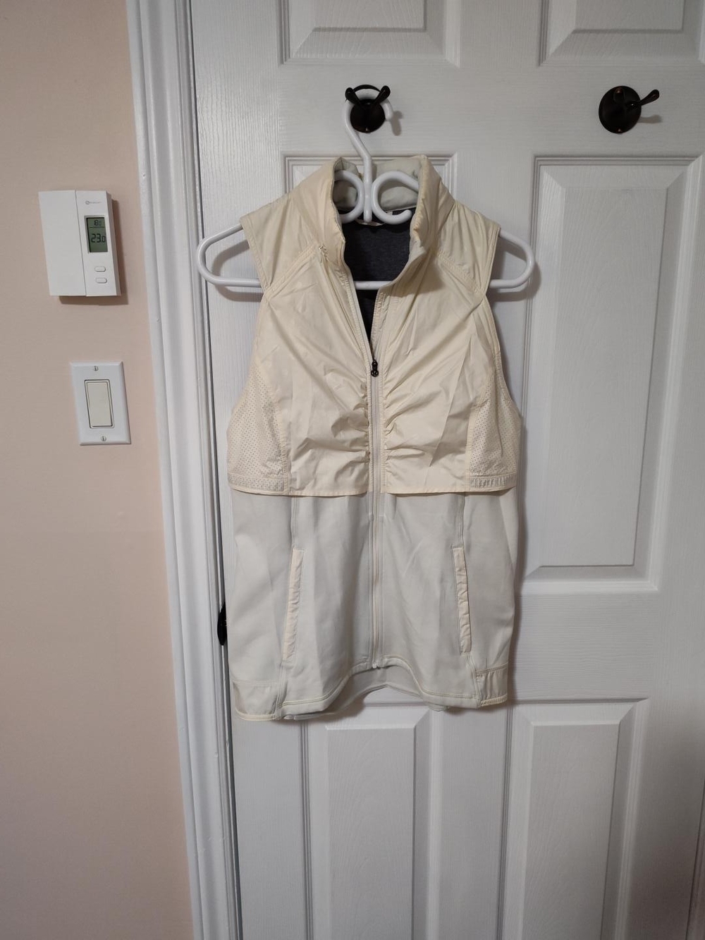 Lululemon Cream/Ivory Hooded Vest – Size 10